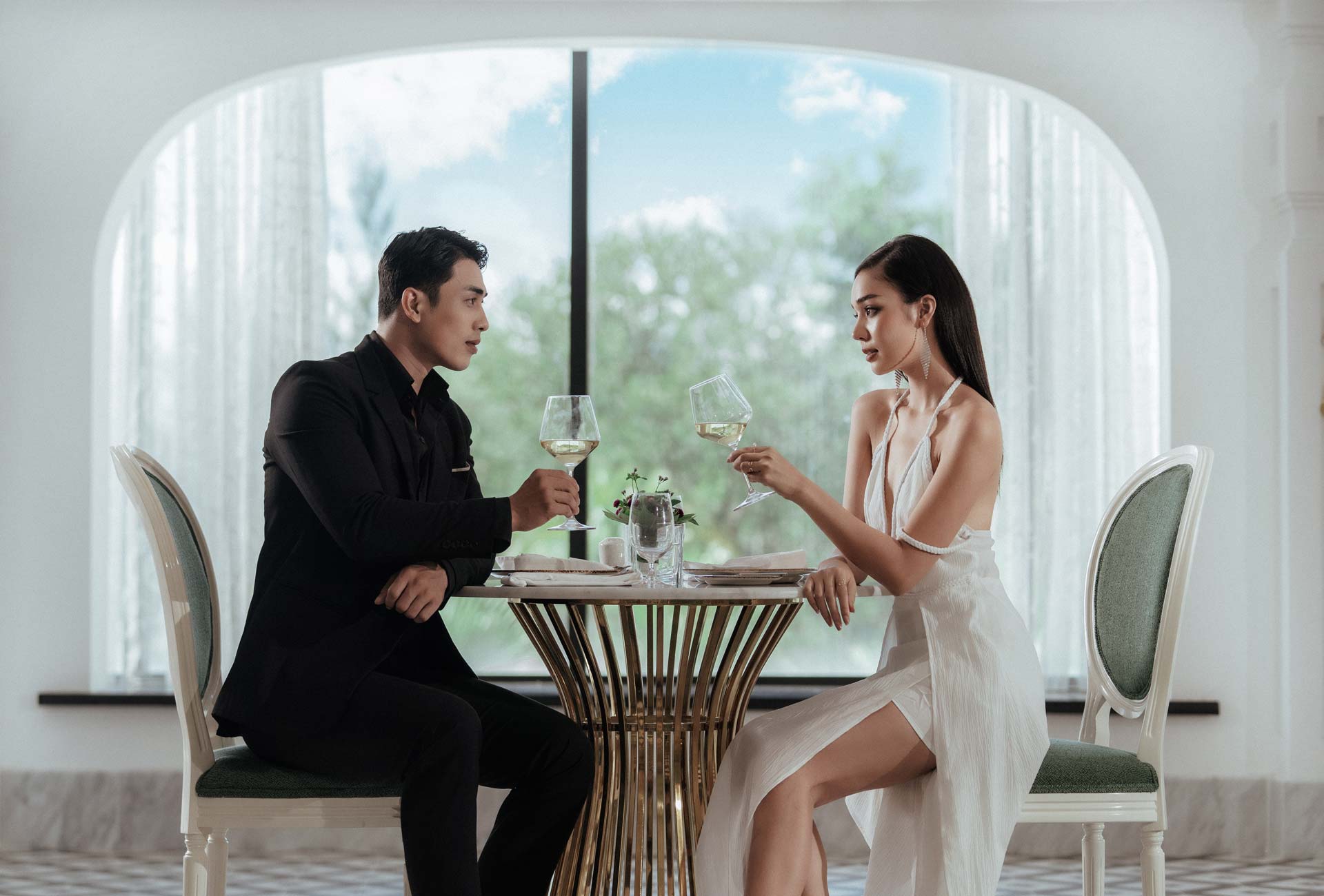nhà hàng đẳng cấp chuẩn 5 sao