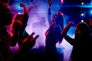 không khí sôi động tại bar, night club